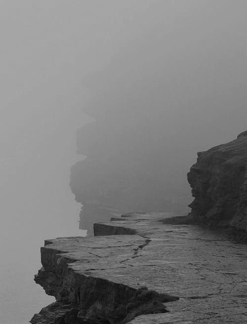 Precipício na névoa